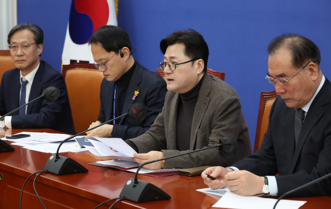 ▲더불어민주당 홍익표 원내대표가 30일 국회에서 열린 원내대책회의에서 발언을 하고 있다. (연합뉴스)