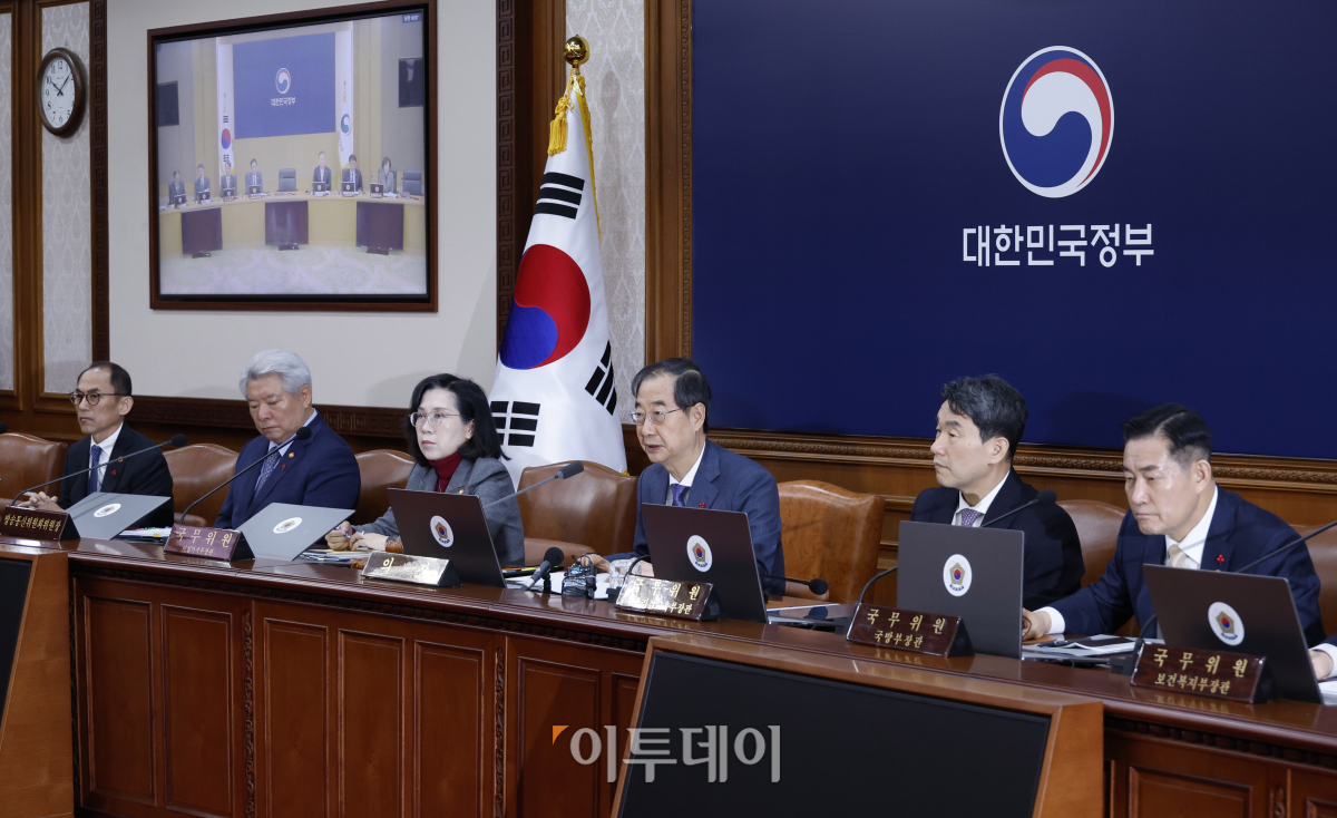 ▲한덕수 국무총리가 30일 서울 종로구 정부서울청사에서 열린 국무회의에서 모두발언을 하고 있다. 조현호 기자 hyunho@