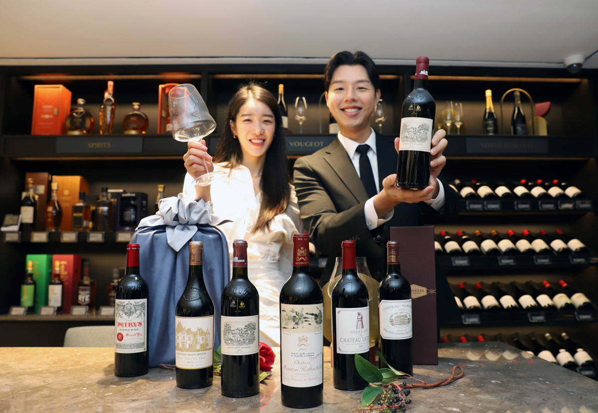 ▲30일 신세계백화점이 ‘성년(成年) 빈티지 컬렉션’을 출시했다. (사진제공=신세계백화점)