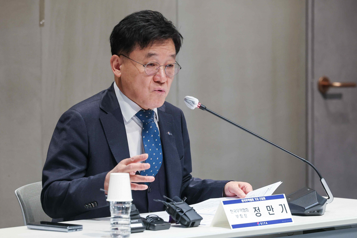 ▲정만기 한국무역협회 부회장이 지난달 30일 오전 서울 강남구 한국무역협회에서 열린 기자간담회에서 수출입 동향 전망 등에 대해 브리핑하고 있다. (연합뉴스)