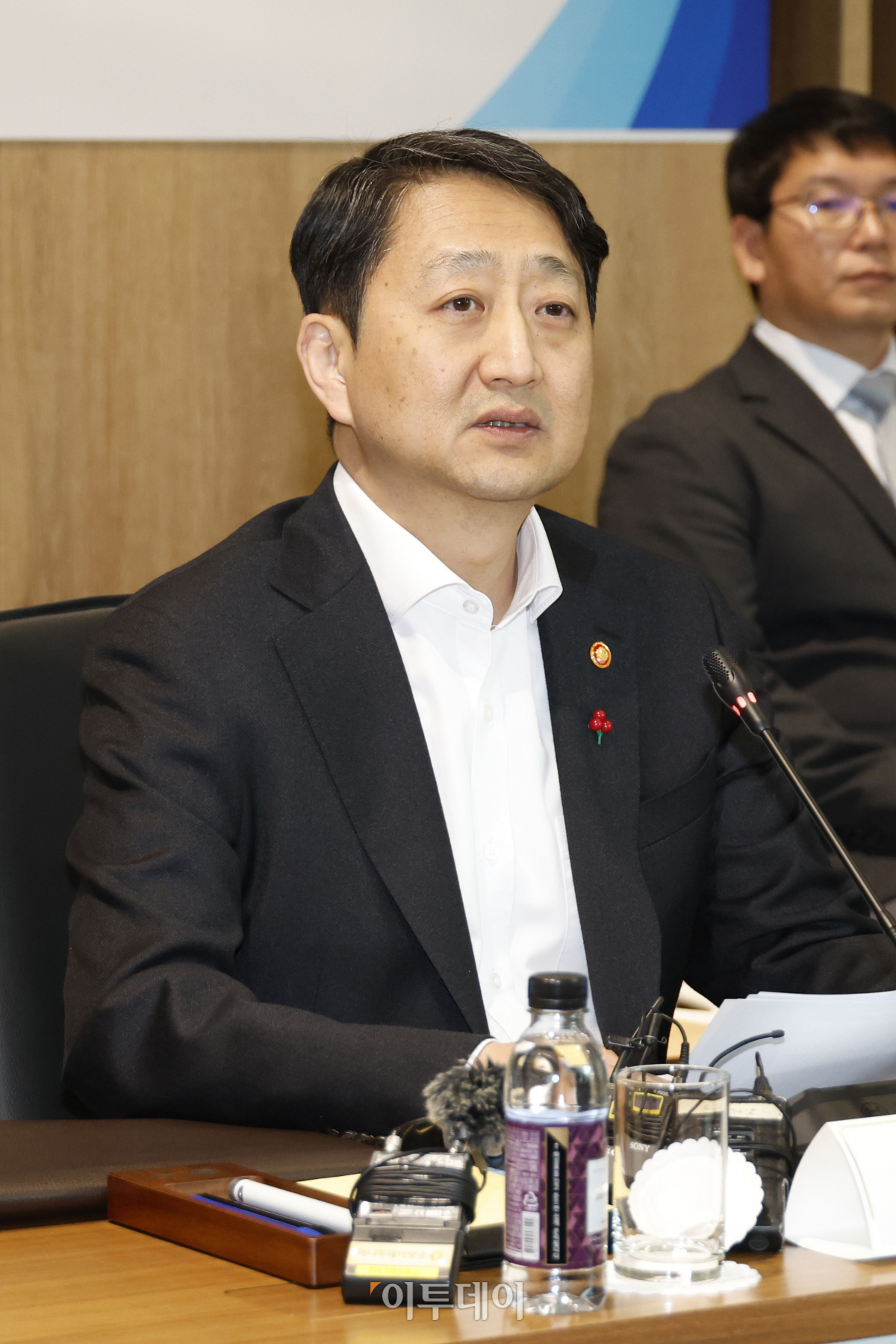 ▲안덕근 산업통상자원부 장관이 30일 오후 서울 강서구 LG사이언스파크에서 열린 친환경 모빌리티 규제혁신 현장 대화에서 모두발언을 하고 있다. 조현호 기자 hyunho@