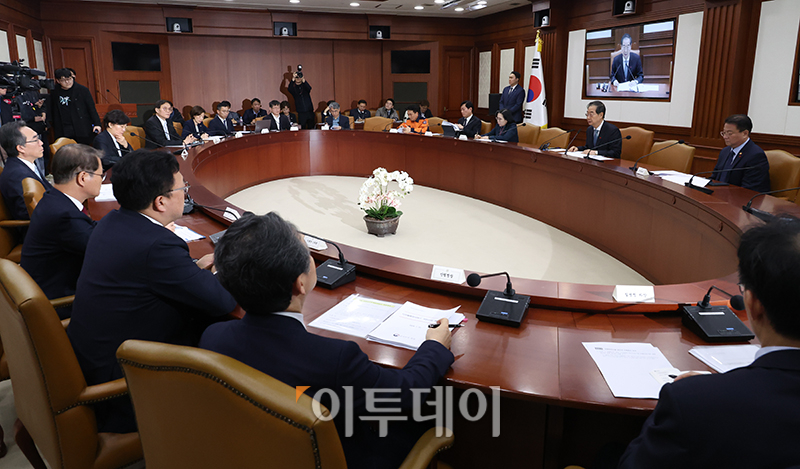 ▲한덕수 국무총리가 31일 서울 종로구 정부서울청사에서 열린 국정현안관계장관회의에서 모두발언을 하고 있다. 고이란 기자 photoeran@