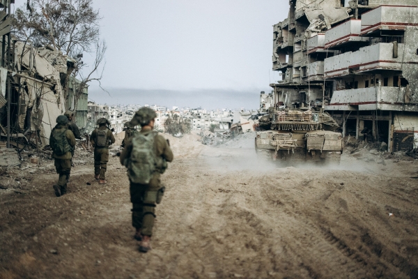 ▲1일(현지시간) 이스라엘 군인들이 가자지구에서 작전을 수행하고 있다. 가자지구(팔레스타인)/AFP연합뉴스
