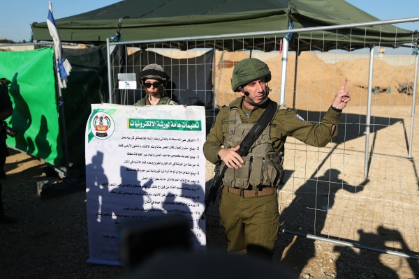 ▲다니엘 하가리 이스라엘군 수석 대변인이 지난달 15일 가자지구에서 브리핑하고 있다. 가자지구(팔레스타인)/EPA연합뉴스
