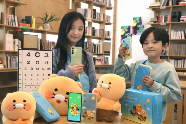 ▲LG유플러스가 아동 전용 LTE 스마트폰 ‘춘식이2’를 출시했다. (사진제공=LG유플러스)