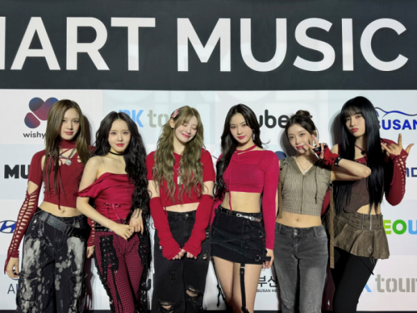 ▲스테이씨(사진 = '써클차트 뮤직 어워즈 2023' 생중계 영상 캡처 및 하이업엔터테인먼트 제공)