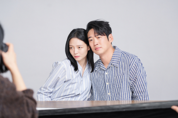 ▲'LTNS' 포스터 촬영 비하인드컷(사진제공=매니지먼트mmm)