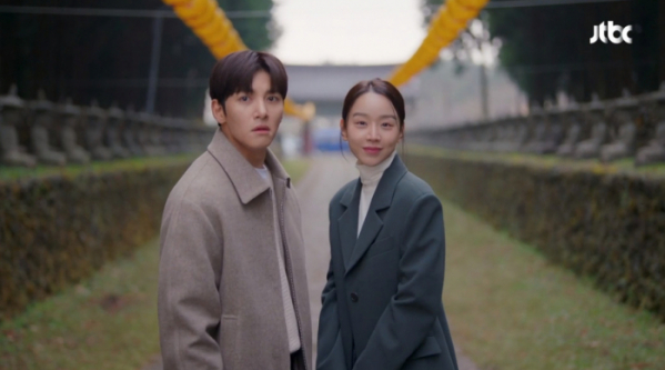 ▲'웰컴투 삼달리' 지창욱·신혜선(사진=JTBC 방송화면 캡처)