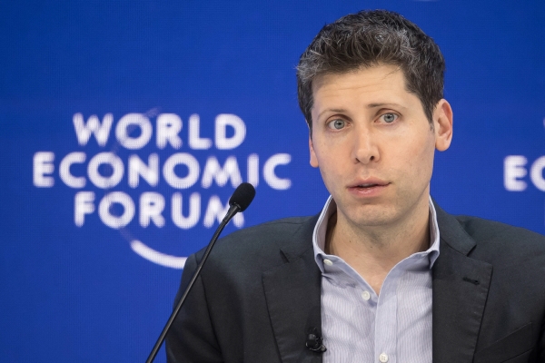▲샘 올트먼 오픈AI 최고경영자(CEO)가 지난달 18일 스위스 다보스에서 열린 세계경제포럼(WEF) 패널 토론에서 발언하고 있다. 다보스(스위스)/AFP연합뉴스
