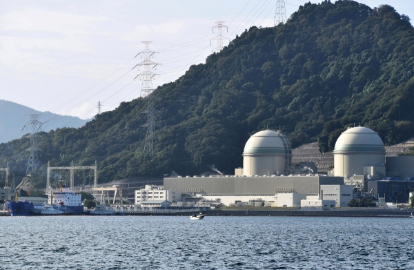 ▲일본 다카하마 원자력발전소에 2017년 9월 21일 우라늄을 실은 화물선이 정박해 있다. 다카하마(일본)/AP뉴시스
