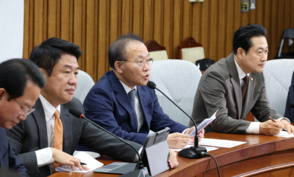 ▲윤재옥 국민의힘 원내대표가 30일 오전 서울 여의도 국회에서 열린 원내대책회의에서 발언을 하고 있다. (뉴시스)