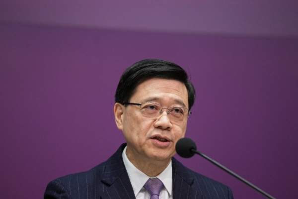 ▲존 리 홍콩 행정장관이 30일 새 국가보안법을 발표하고 있다. 홍콩/로이터연합뉴스
