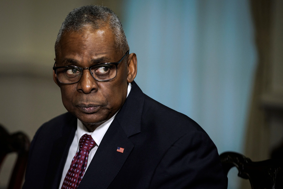 ▲로이드 오스틴 미국 국방장관이 31일(현지시간) 미국 버지니아 국방부 청사를 방문한 그랜트 샙스 영국 국방장관과 회담하고 있다. 알링턴(미국)/AFP연합뉴스
