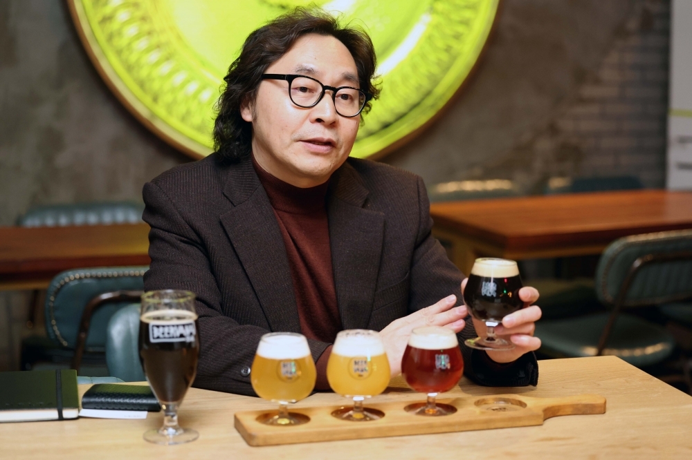 ▲이인기 한국수제맥주협회장이 서울 영등포구 비어바나에서 이투데이와 인터뷰를 갖고 있다.  (사진=신태현 기자 holjjak@)