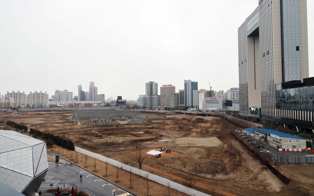 ▲서울시가 ‘용산국제업무지구 개발계획’을 마련하고 본격 사업을 추진한다고 5일 밝혔다. 사진은 개발예정지인 서울 용산구 용산정비창 일대. 신태현 기자 holjjak@