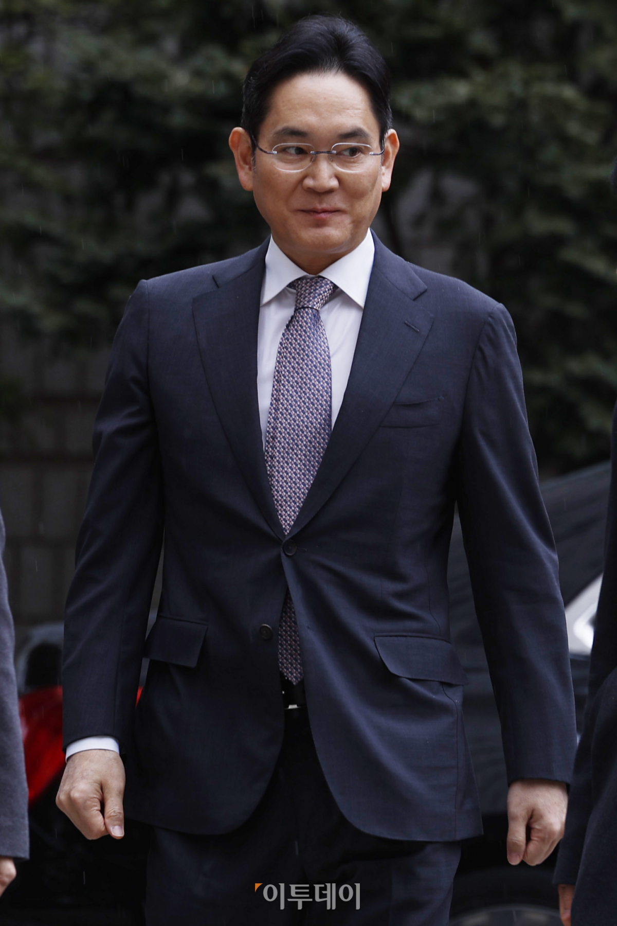 ▲이재용 삼성전자 회장이 5일 오후 서울 서초구 서울중앙지방법원에서 열린 삼성그룹 경영권 승계 관련 부당합병·회계부정 혐의 1심 선고 공판에 출석하고 있다. 조현호 기자 hyunho@