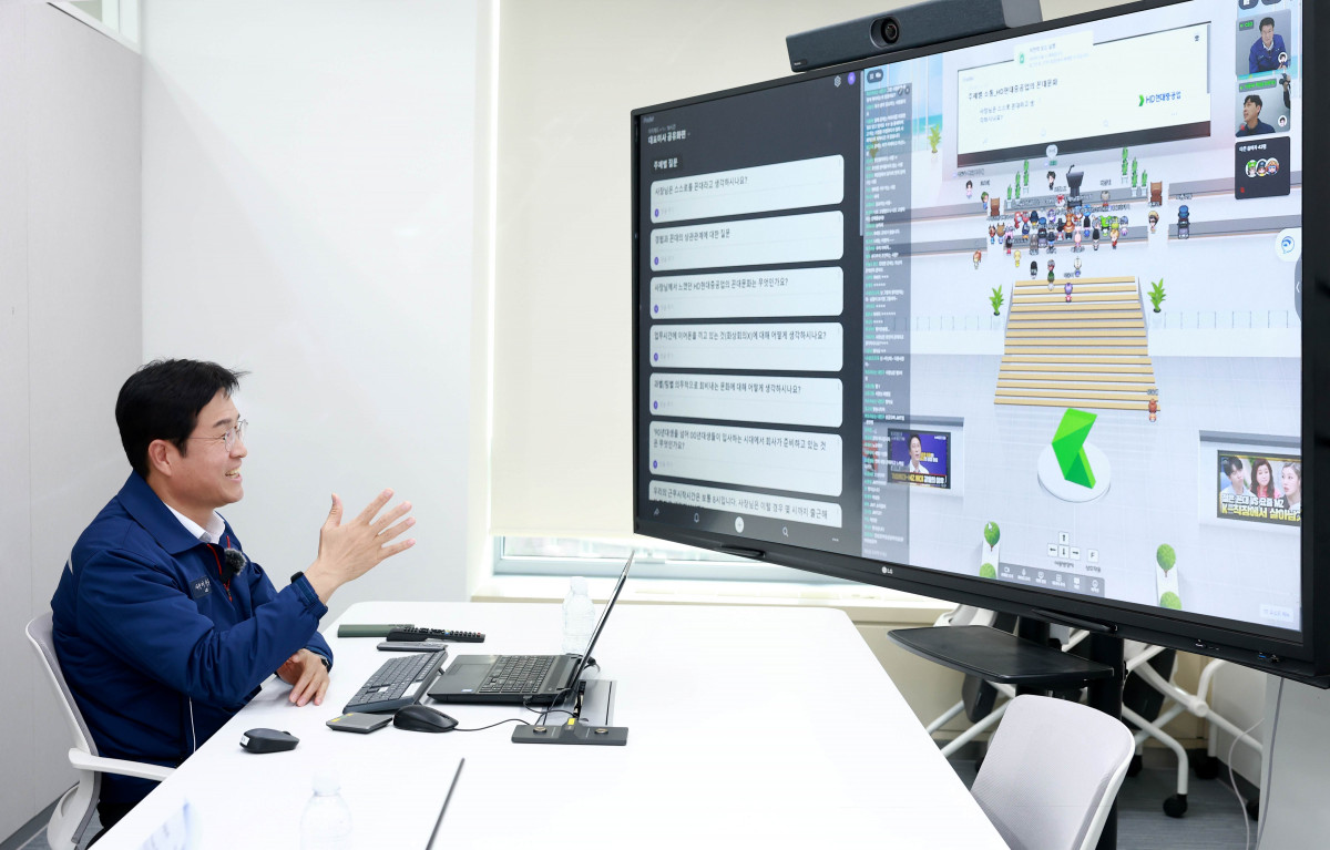 ▲이상균 HD현대중공업 사장이 직원들과 메타버스 간담회를 진행 중이다. (사진제공=HD현대중공)