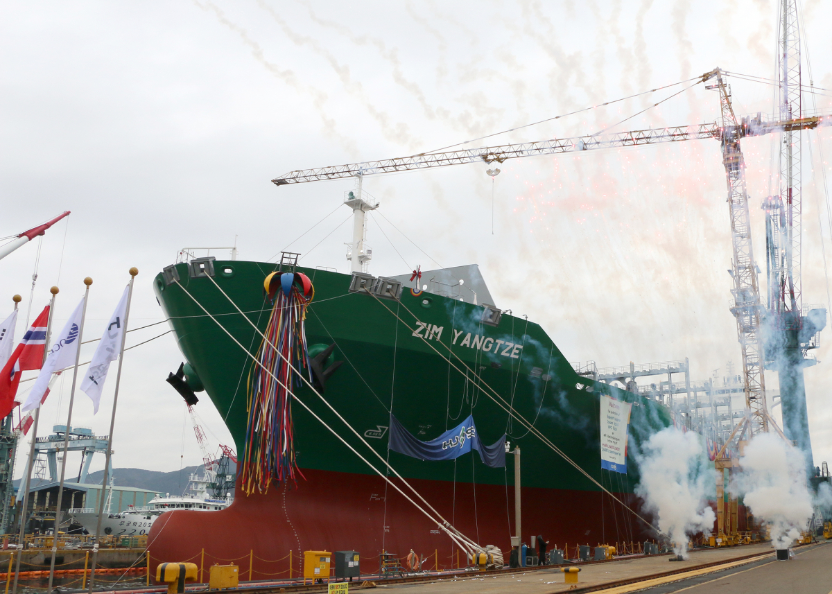 ▲5500TEU 컨테이너선 명명식 전경. (사진제공=HJ중공업)