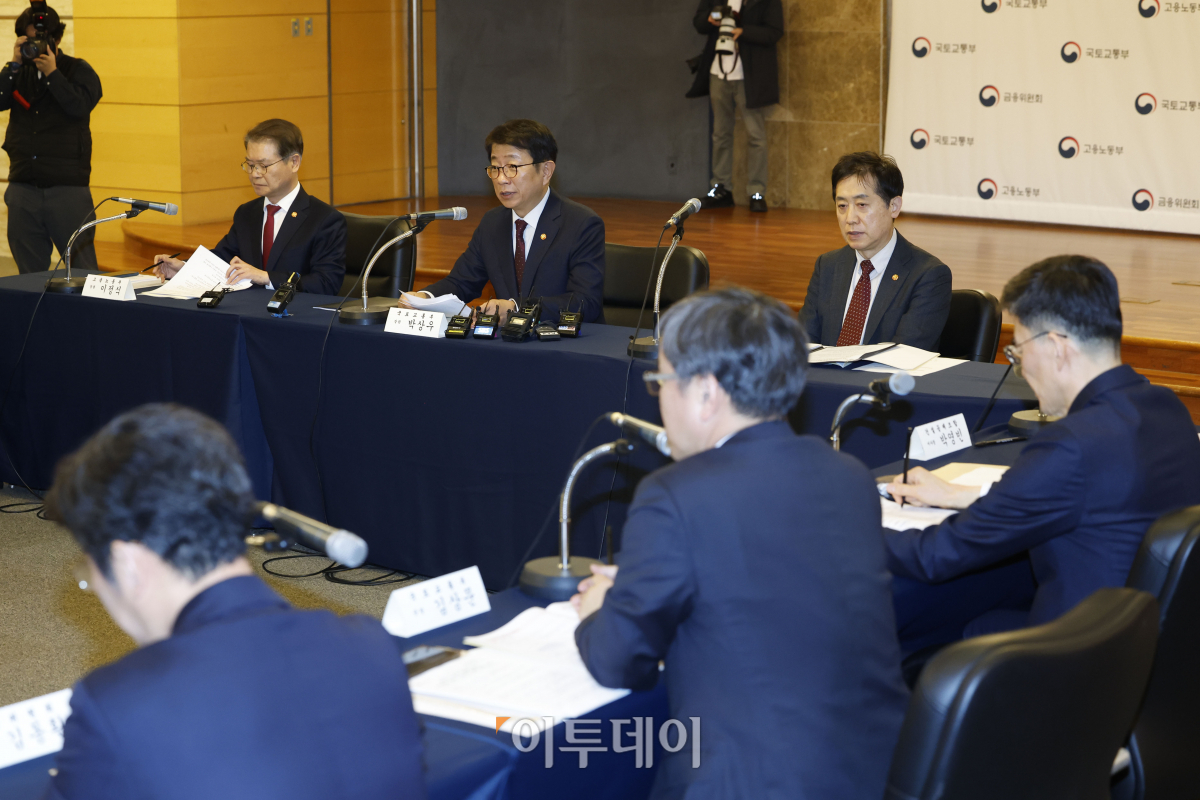 ▲박상우 국토교통부 장관이 6일 서울 강남구 건설회관에서 열린 건설업 위기극복 및 임금체불 해소를 위한 관계부처 합동 업계 간담회에서 인사말을 하고 있다. 조현호 기자 hyunho@