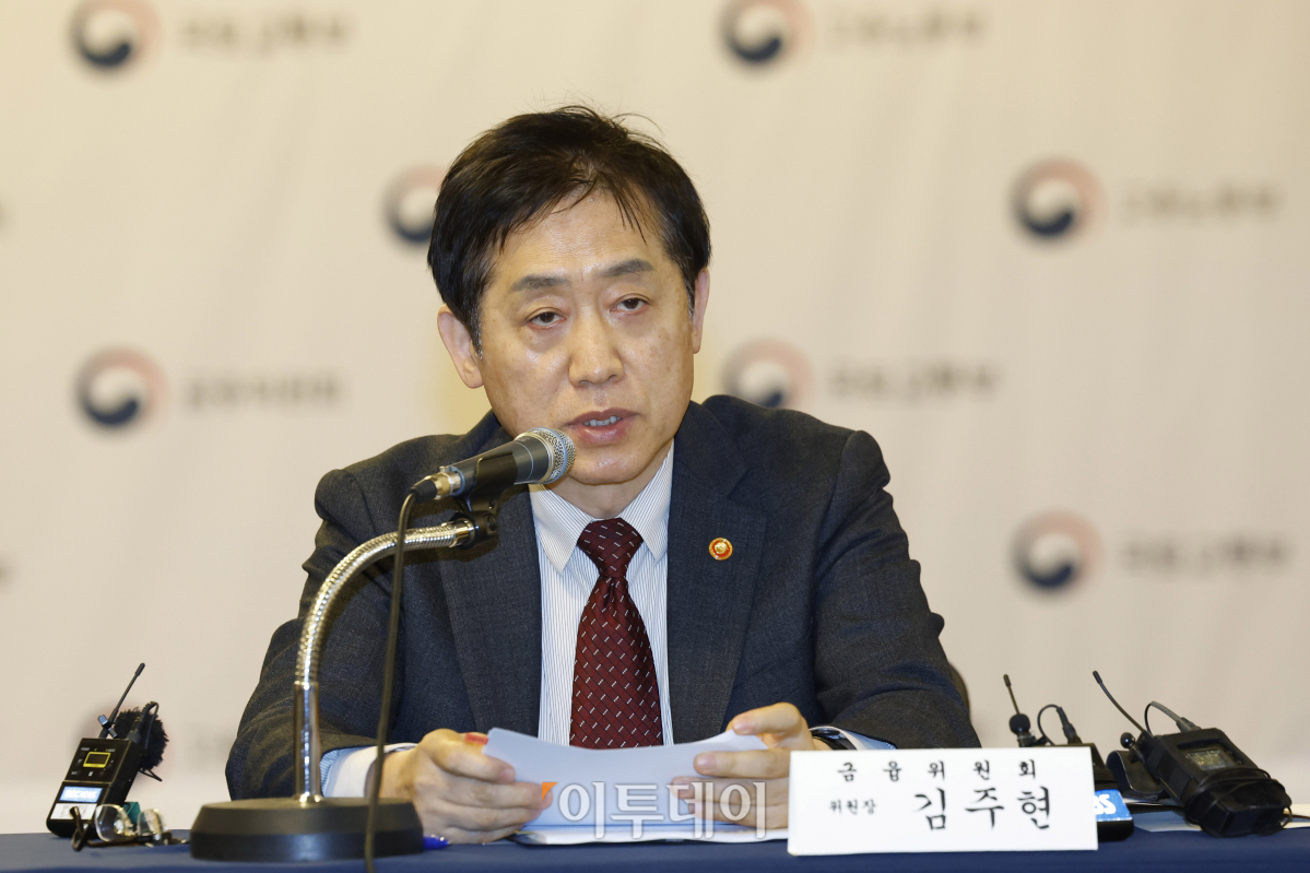 ▲김주현 금융위원장이 6일 서울 강남구 건설회관에서 열린 건설업 위기극복 및 임금체불 해소를 위한 관계부처 합동 업계 간담회에서 인사말을 하고 있다. 조현호 기자 hyunho@