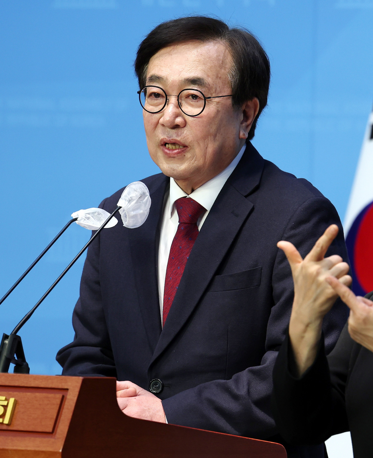 ▲서병수 국민의힘 의원이 7일 오전 서울 여의도 국회에서 '부산 북구강서구갑 출마 요청 수락' 기자회견을 하고 있다. (뉴시스)