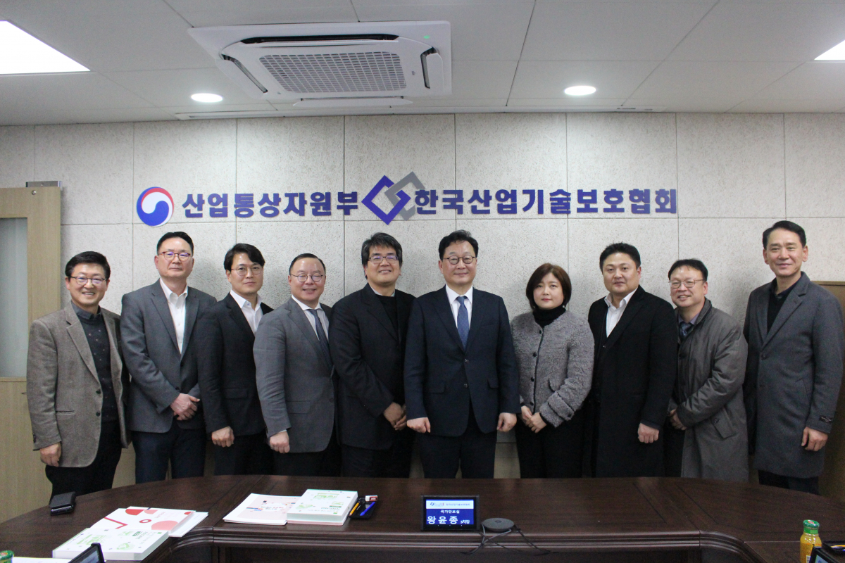 ▲국가안보실은 7일 서울 서초동 한국산업기술보호협회 중소기업기술지킴센터에서 중소기업 관계자들과 간담회를 개최했다. (사진제공=대통령실)