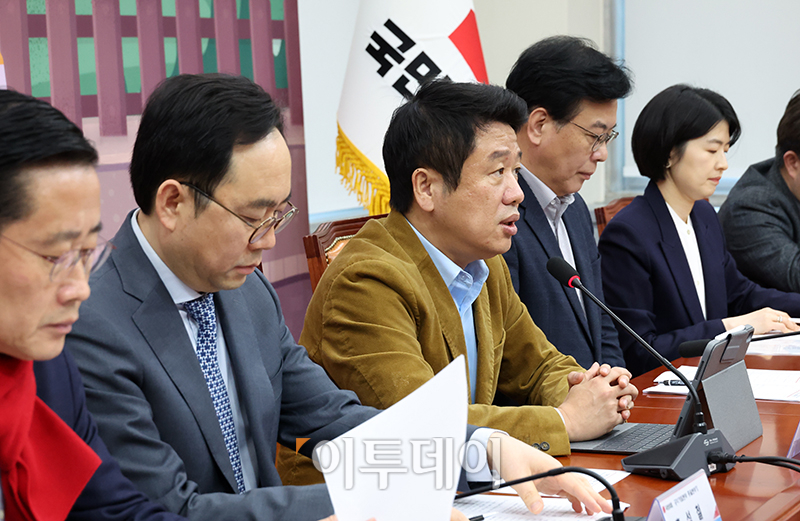 ▲유의동 국민의힘 정책위의장이 12일 서울 여의도 국회에서 어르신 든든 내일 2호 공약을 발표하고 있다. 고이란 기자 photoeran@