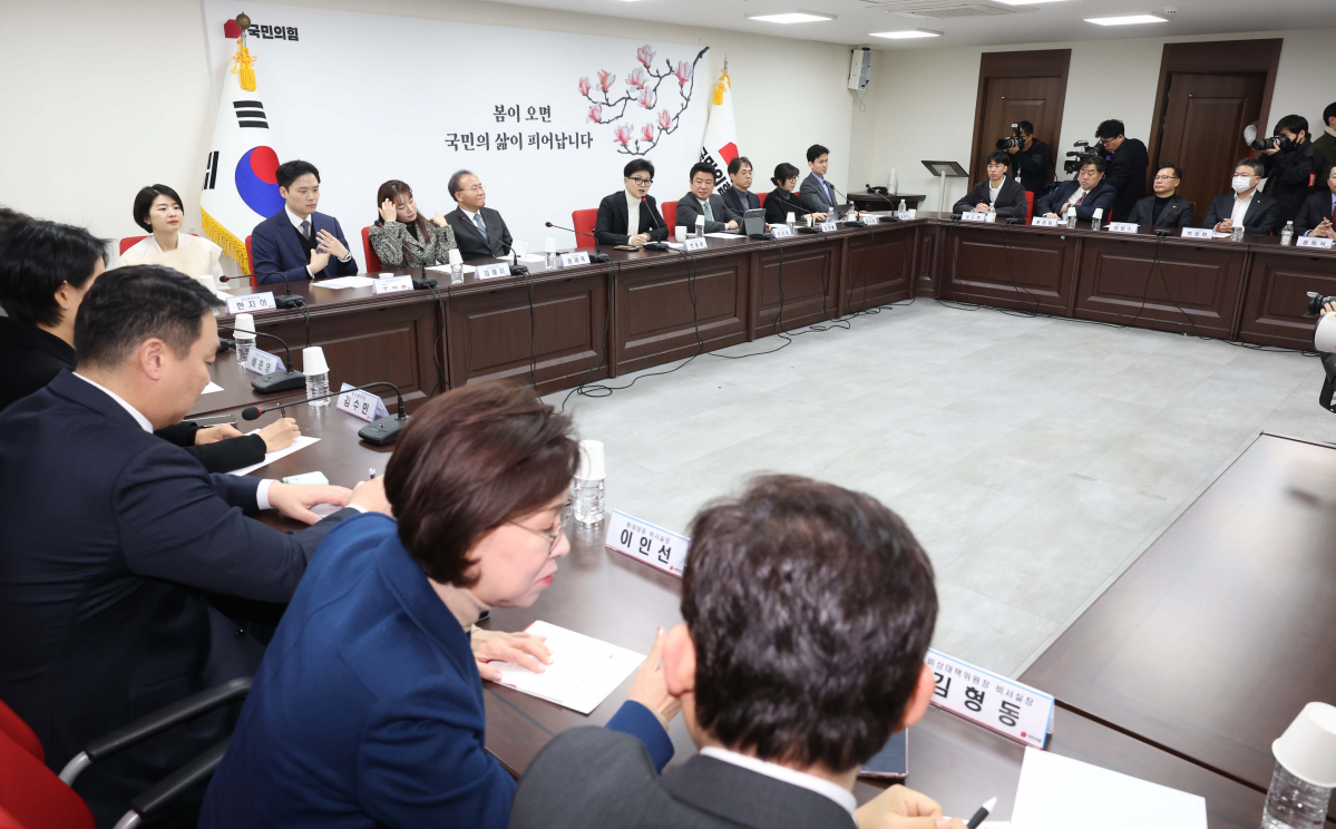 ▲한동훈 국민의힘 비상대책위원장이 13일 서울 여의도 국민의힘 중앙당사에서 열린 비상대책위원회의에서 모두발언을 하고 있다. 신태현 기자 holjjak@