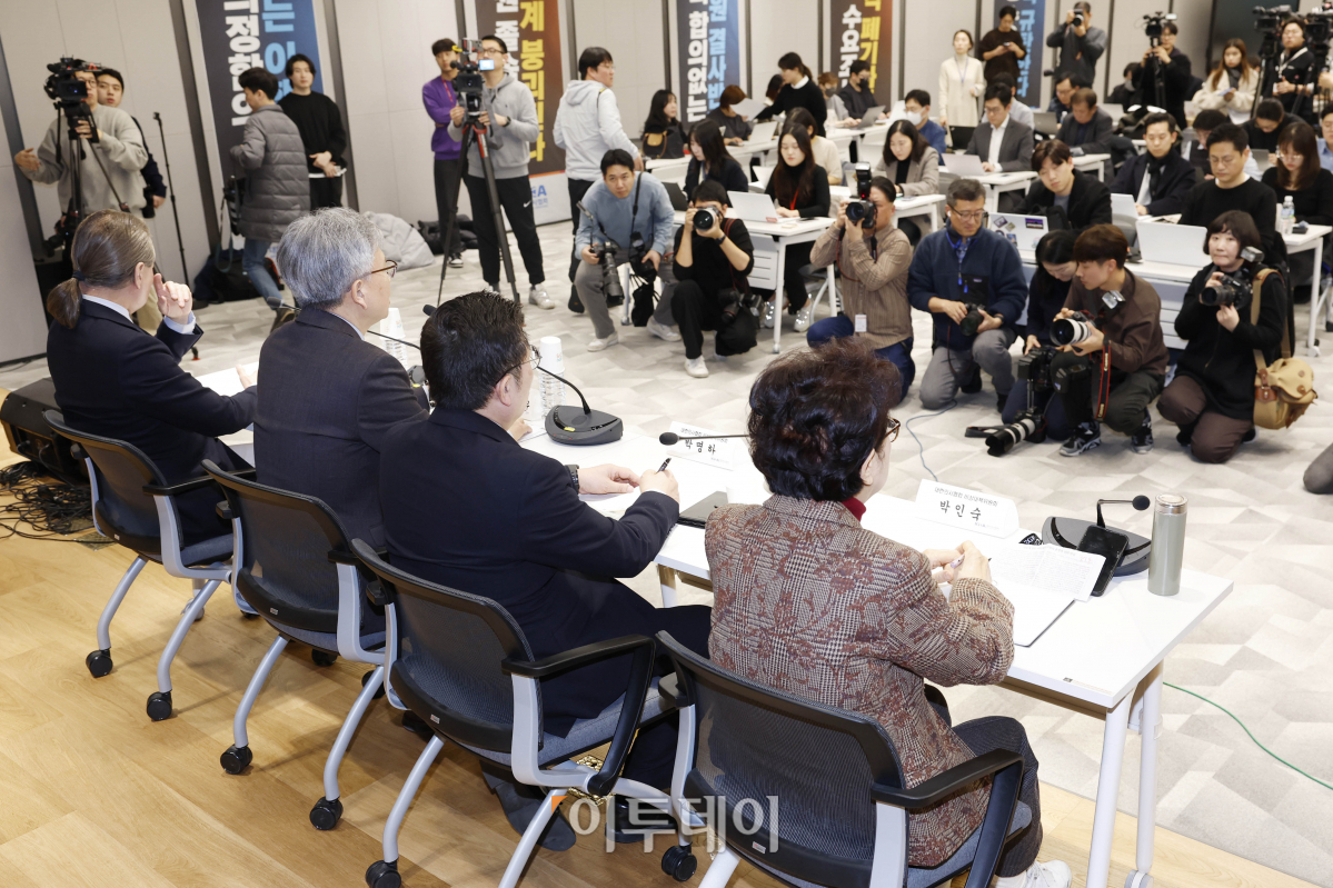 ▲김택우 대한의사협회 비상대책위원회 위원장 겸 투쟁위원장이 14일 서울 용산구 대한의사협회 회관에서 정부의 일방적인 의대정원 증원 저지를 위한 비상대책위원회 위원장 기자회견을 하고 있다. 조현호 기자 hyunho@