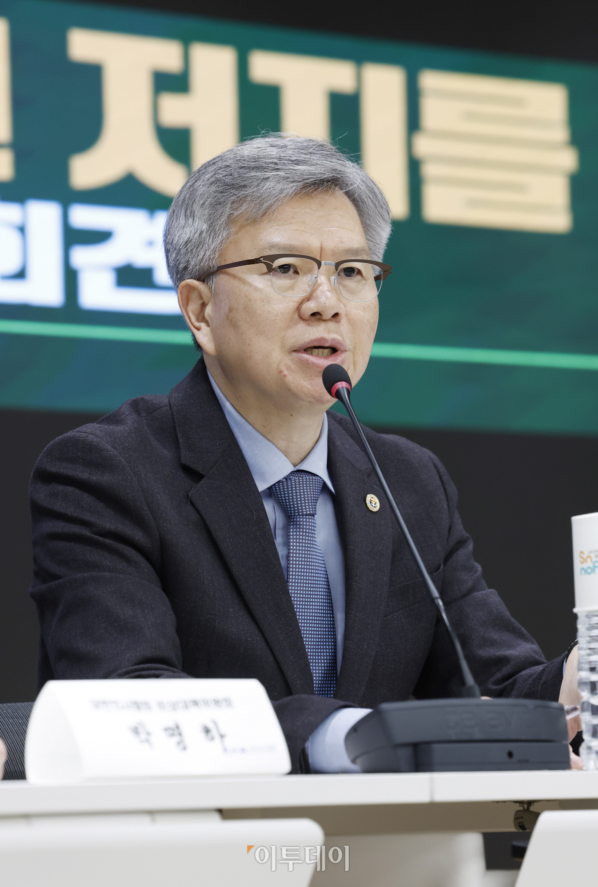 ▲김택우 대한의사협회 비상대책위원회 위원장 겸 투쟁위원장이 14일 서울 용산구 대한의사협회 회관에서 정부의 일방적인 의대정원 증원 저지를 위한 비상대책위원회 위원장 기자회견을 하고 있다. 조현호 기자 hyunho@