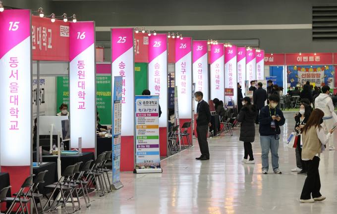 ▲정시 전문대학 입학정보 박람회 모습. (연합뉴스)