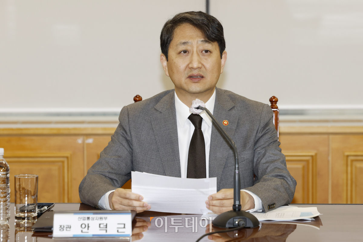 ▲안덕근 산업통상자원부 장관이 15일 서울 중구 은행회관에서 열린 맞춤형 기업금융 지원 관련 간담회에서 모두발언을 하고 있다.  (조현호 기자 hyunho@)
