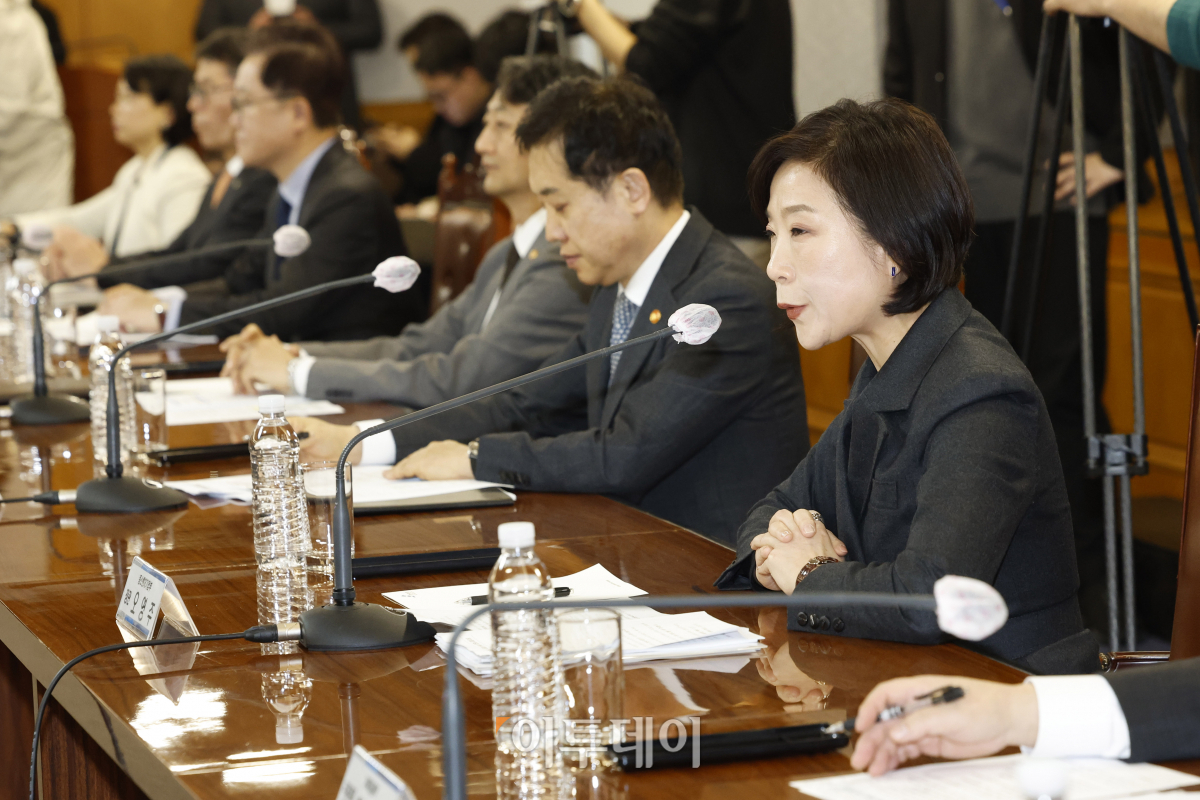 ▲오영주 중소벤처기업부 장관이 15일 서울 중구 은행회관에서 열린 맞춤형 기업금융 지원 관련 간담회에서 모두발언을 하고 있다. 조현호 기자 hyunho@