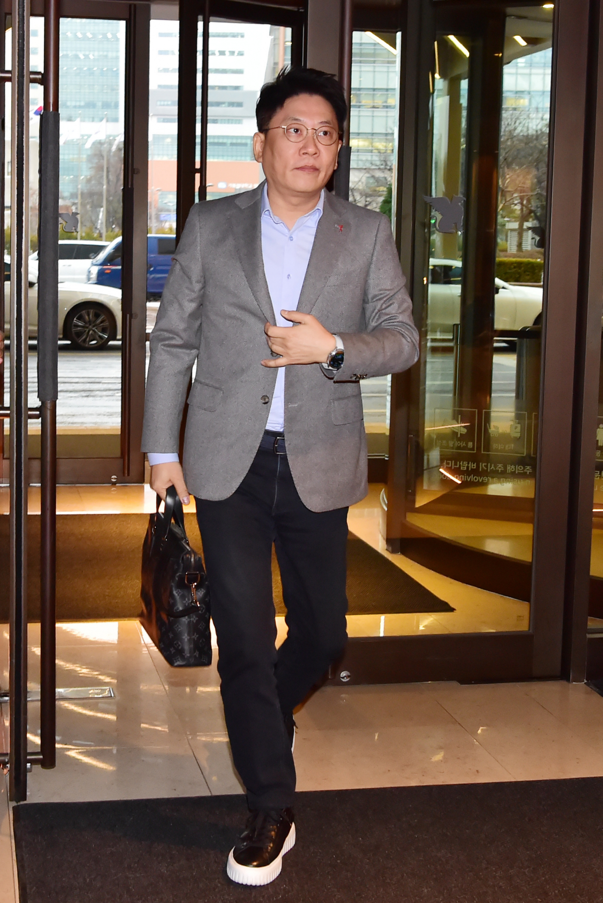 ▲김동명 LG에너지솔루션 사장이 15일 서울 서초구 JW메리어트 호텔에서 열린 '2024년도 배터리협회 이사회·총회'에 참석하고 있다. (사진제공=LG에너지솔루션)