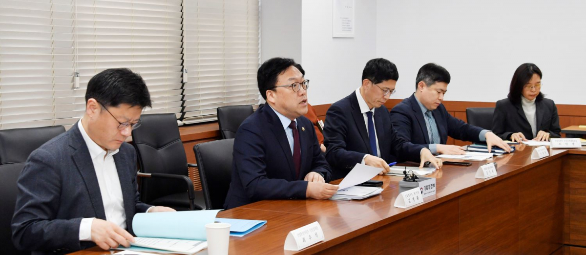 ▲김병환 기획재정부 1차관이 16일 오전 서울 종로구 정부서울청사에서 제14차 일자리 전담반(TF) 회의를 주재하고 발언하고 있다. (사진제공=기획재정부)