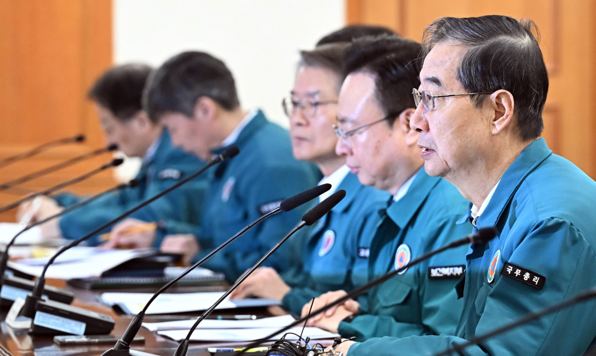 ▲한덕수 국무총리가 19일 서울 종로구 정부서울청사에서 열린 의사집단행동 대응 관계장관회의에서 모두발언을 하고 있다. 신태현 기자 holjjak@