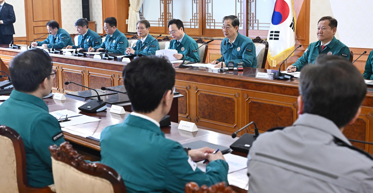 ▲한덕수 국무총리가 19일 서울 종로구 정부서울청사에서 열린 의사집단행동 대응 관계장관회의에서 모두발언을 하고 있다. 신태현 기자 holjjak@