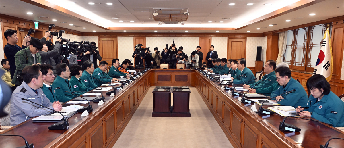 ▲한덕수 국무총리가 19일 서울 종로구 정부서울청사에서 열린 의사집단행동 대응 관계장관회의에서 모두발언을 하고 있다. 신태현 기자 holjjak@