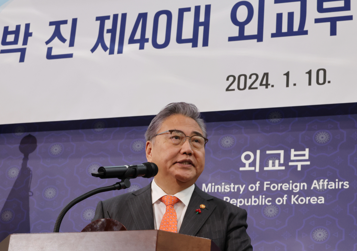 ▲[서울=뉴시스] 김명원 기자 = 박진 외교부 장관 10일 오전 서울 종로구 외교부에서 열린 이임식에 참석해 이임사를 하고 있다. 2024.01.10. kmx1105@newsis.com