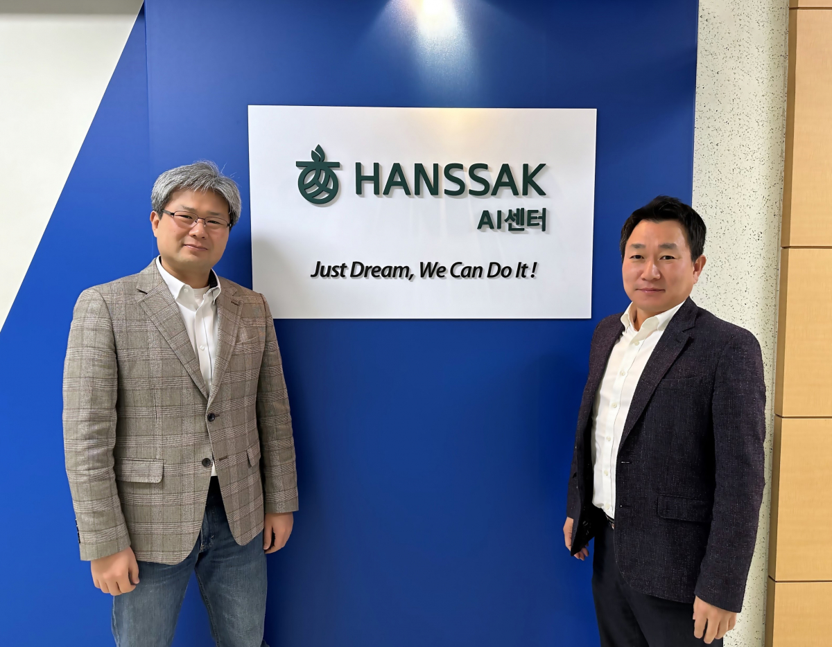 ▲이중협 한싹 AI 융합연구센터 이중협 센터장(우측)과 장동원 사업팀 팀장(좌측)