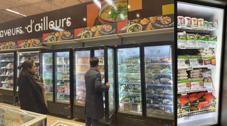 ▲프랑스 까르프 콜레지앙점(Carrefour Collégien)에 진열된 면사랑 냉동간편식 (사진제공=면사랑)