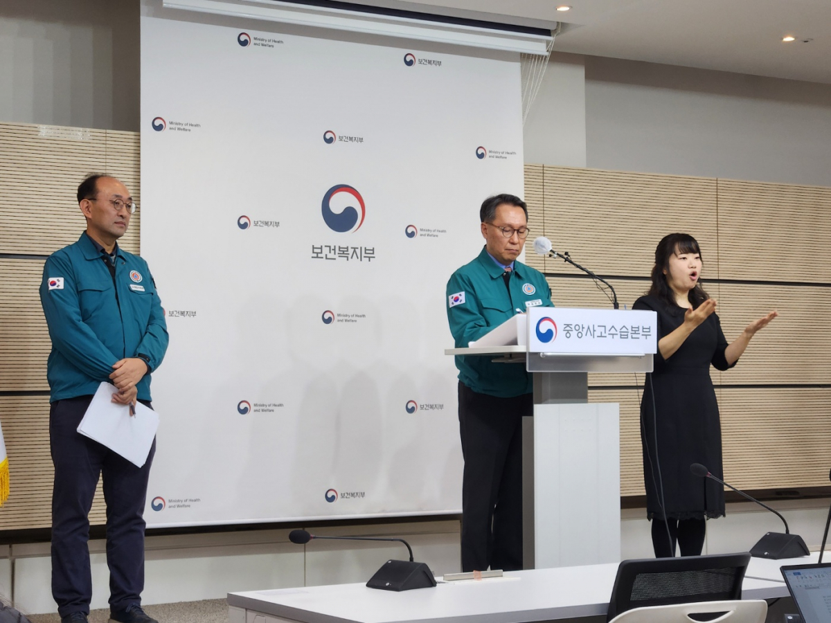 ▲박민수 보건복지부 2차관이 19일 정부세종청사에서 진행된 ‘의사 집단행동 중앙사고수습본부(중수본)’ 브리핑에서 질문에 답하고 있다.  (김지영 기자 jye@)