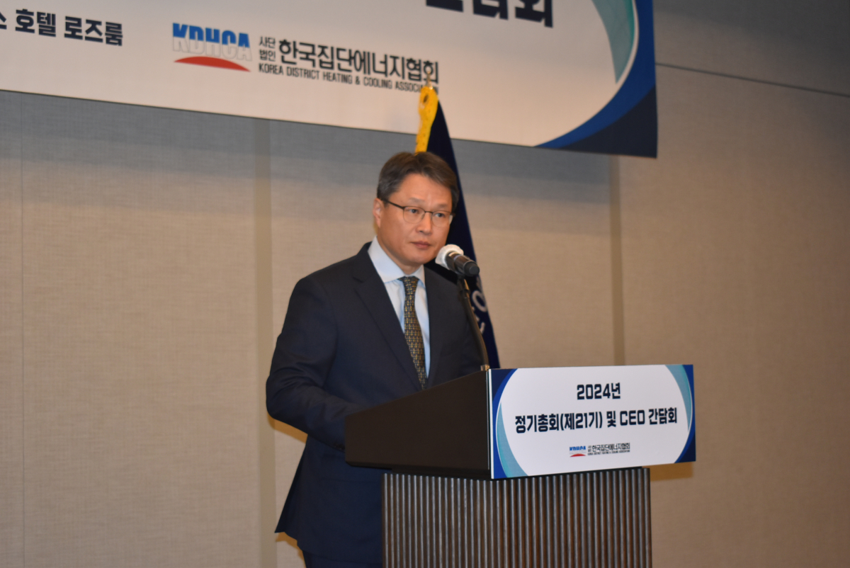 ▲유재영 GS파워 대표이사가 20일 서울 강남구 그랜드 인터컨티넨탈 서울 파르나스에서 열린 집단에너지협회 제21기 정기 총회에서 제11대 회장으로 취임, 인사말을 하고 있다. (사진제공=한국집단에너지협)