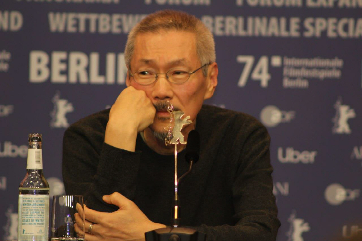 ▲홍상수 감독이 19일(현지시간) 열린 베를린영화제 공식 기자회견장에서 질문을 듣고 있다. (연합뉴스)
