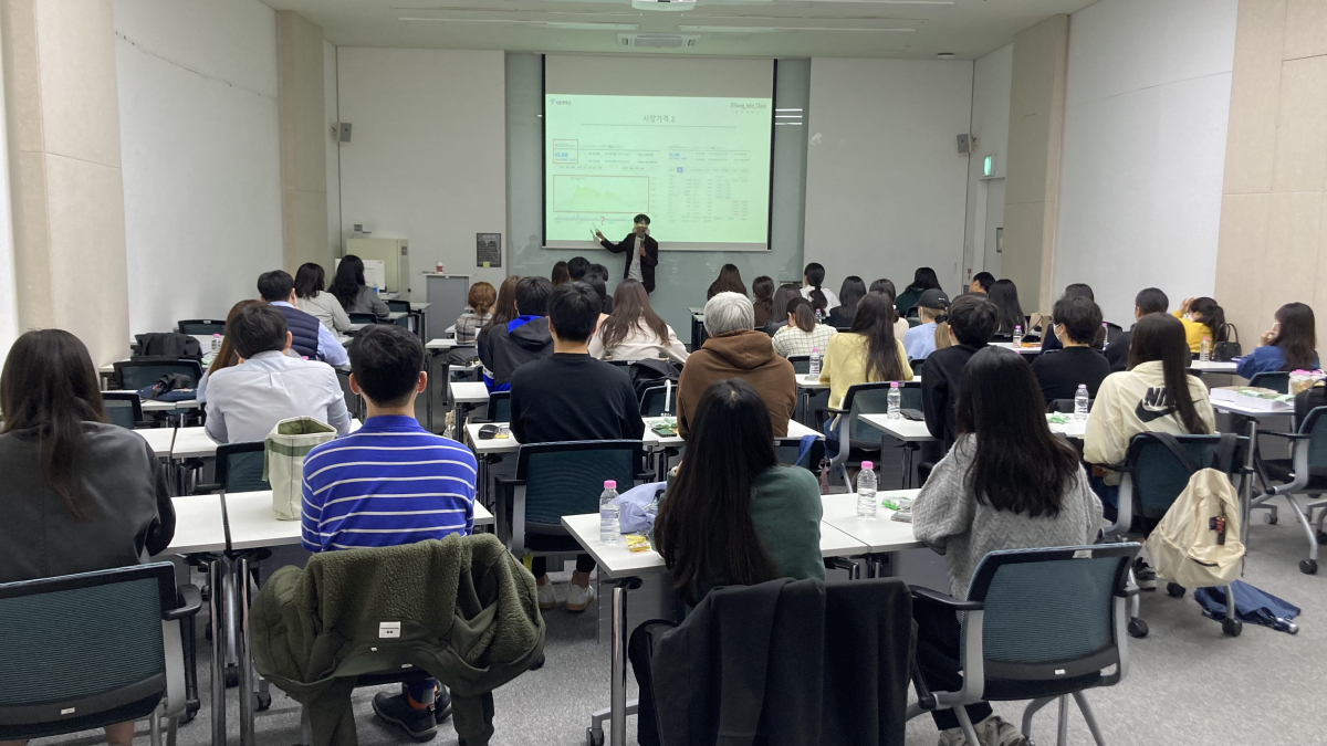 ▲서울시의 영테크 클래스를 수강 중인 청년들. (자료제공=서울시)