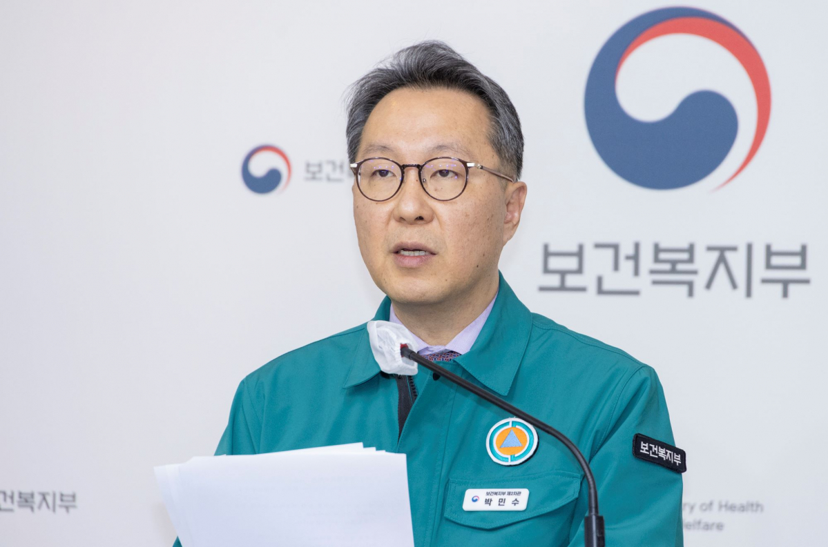 ▲박민수 보건복지부 2차관이 21일 정부세종청사에서 진행된 ‘의사 집단행동 중앙사고수습본부(중수본)’ 브리핑에서 질문에 답하고 있다. (사진제공=보건복지부)