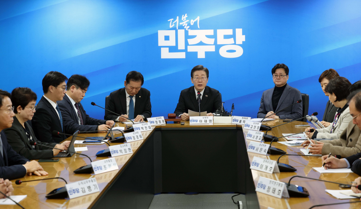 ▲이재명 더불어민주당 대표가 23일 서울 여의도 민주당 중앙당사에서 열린 최고위원회의에서 발언하고 있다. 신태현 기자 holjjak@