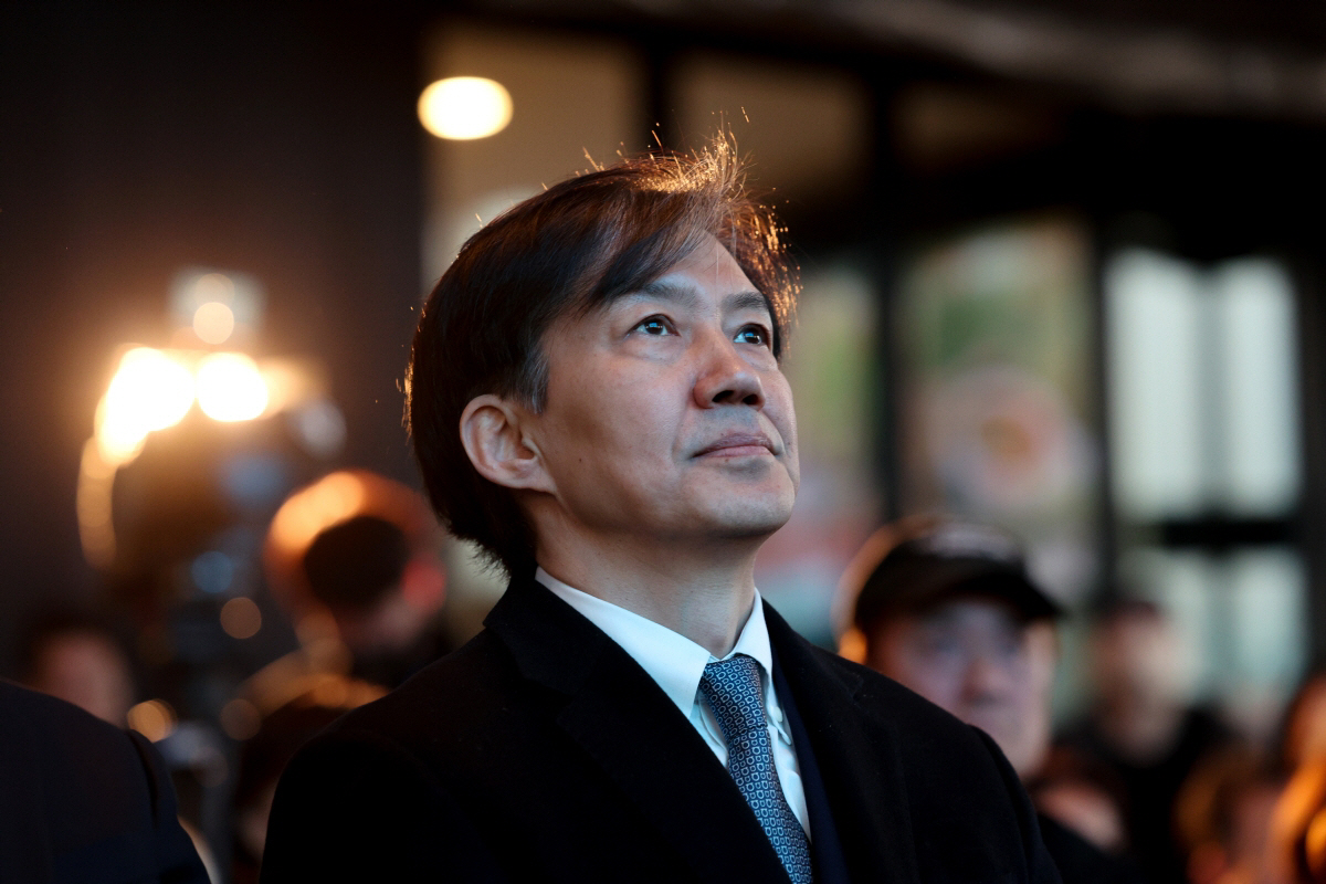 ▲조국 전 법무부 장관이 15일 오전 서울 동작구의 한 카페에서 열린 ‘(가칭) 조국신당’ 창당준비위원회 출범식에 참석하고 있다. 연합뉴스
