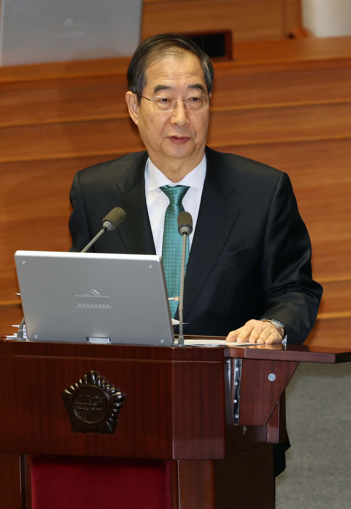 ▲한덕수 국무총리가 23일 서울 여의도 국회에서 열린 본회의 경제분야 대정부질문에서 의원 질의에 답하고 있다. 신태현 기자 holjjak@