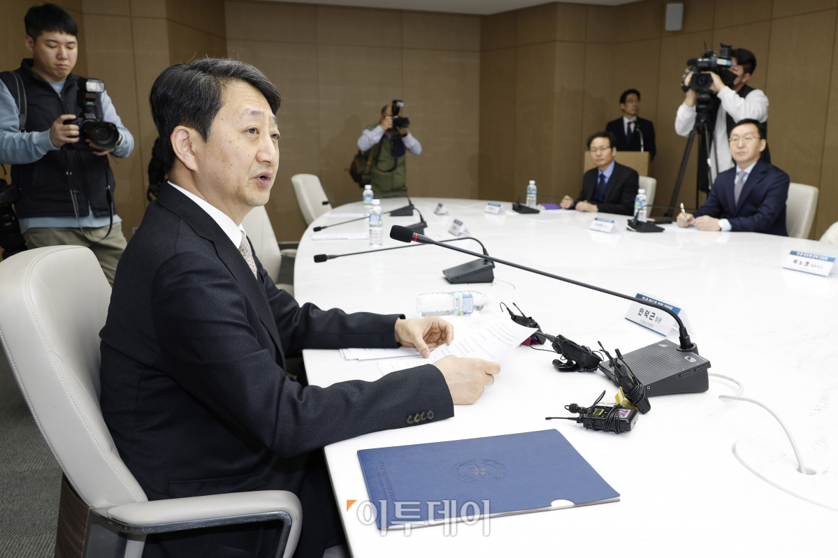 ▲안덕근 산업통상자원부 장관이 26일 오전 서울 중구 대한상공회의소에서 열린 반도체 산업 초격차 확보를 위한 민·관 반도체 전략 간담회에서 모두발언을 하고 있다. 조현호 기자 hyunho@
